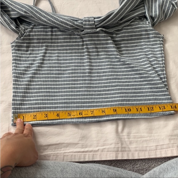 NWOT Cute bow crop top, size S, grey and white - Picture 7 of 7